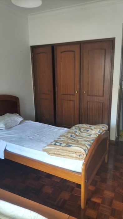 Quarto para arrendar na Brandoa