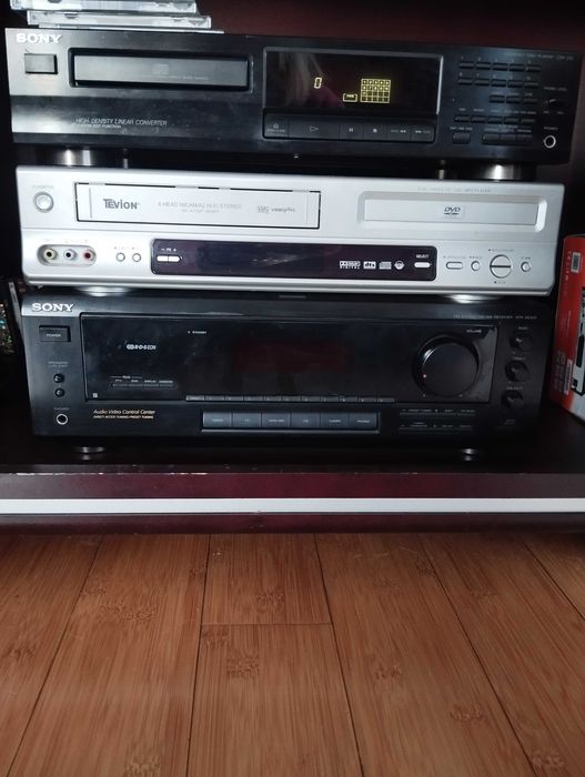 Kolumny wraz z wieżą