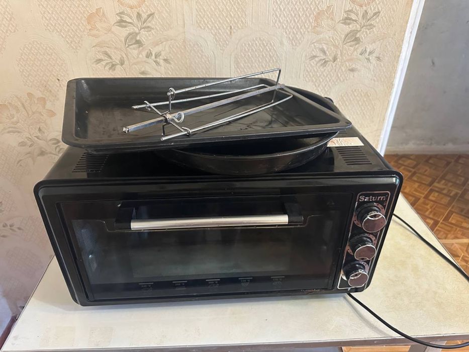 Продам духовку Saturn в ідеальному стані