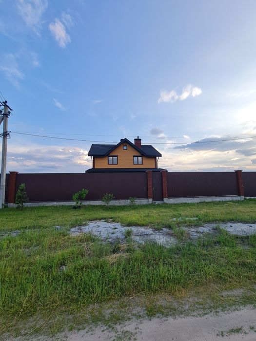 Продам або обміняю земельну  ділянку під Києвом на будинок