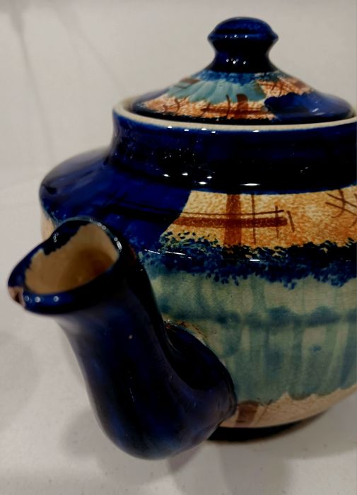 Bule e 2 chávenas da louça de Sacavém