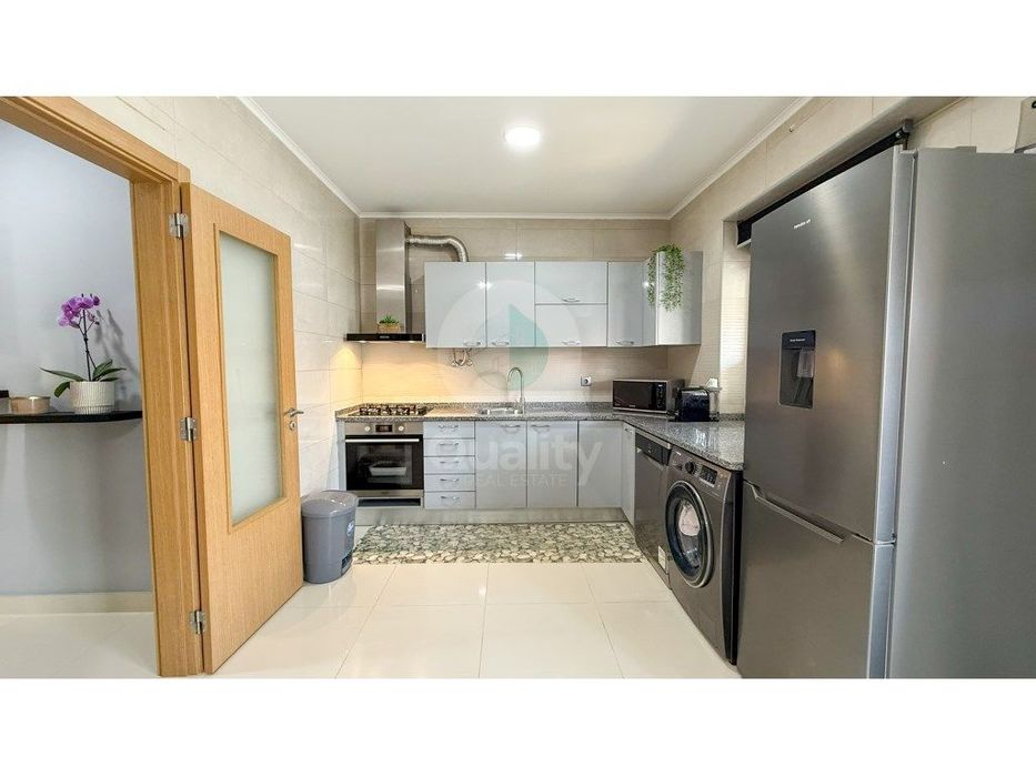 Apartamento T3 convertido em T2 na Verderena
