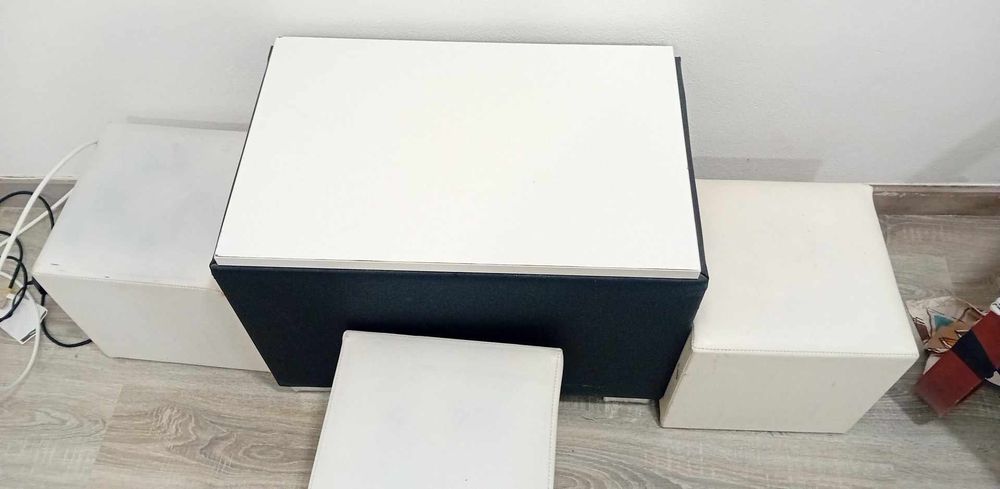 Mesa centro + 4 puffs