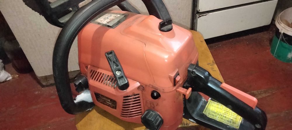 Продам бензопилу