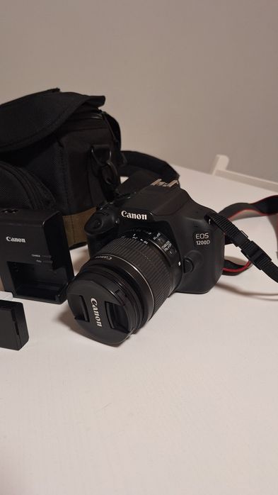 Máquina Fotográfica CANON EOS 1200D