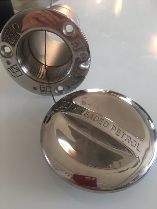 Wlew paliwa ze stali nierdzewnej