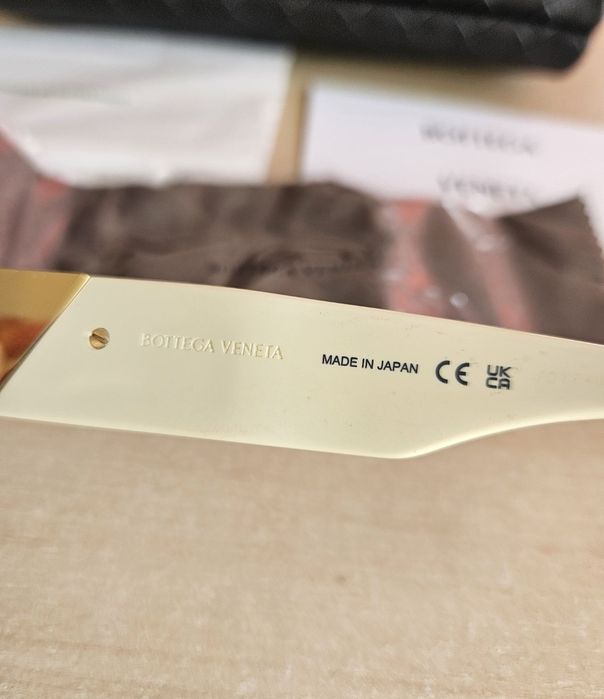 Beżowe kremowe okulary Bottega Veneta