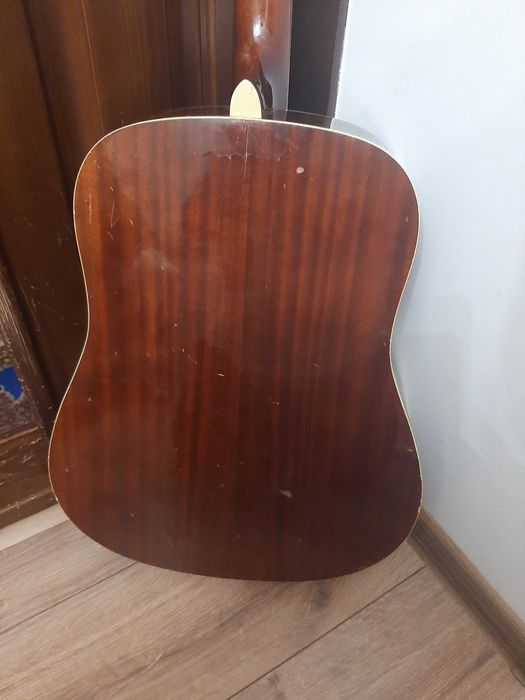 продам гитара шестиструнная