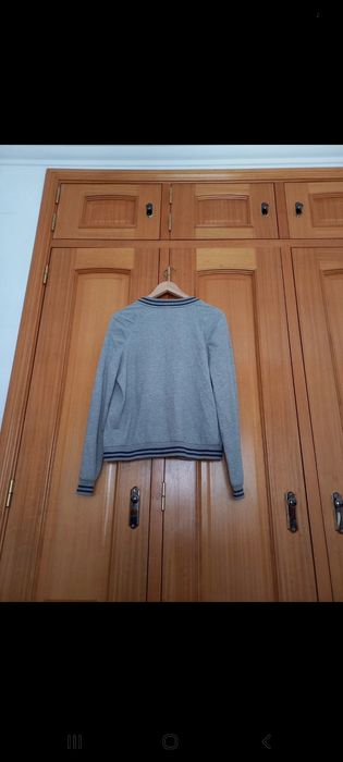 casaco cinzento criança