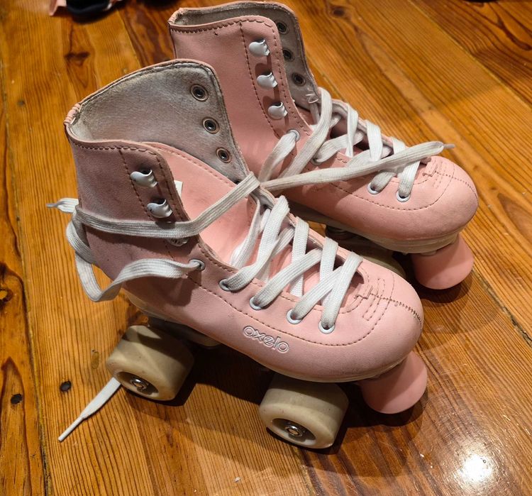 Girls Roller skates & safety kit