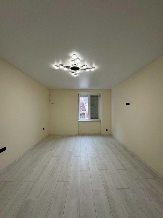 Продається 2-кімнатна з ремонтом