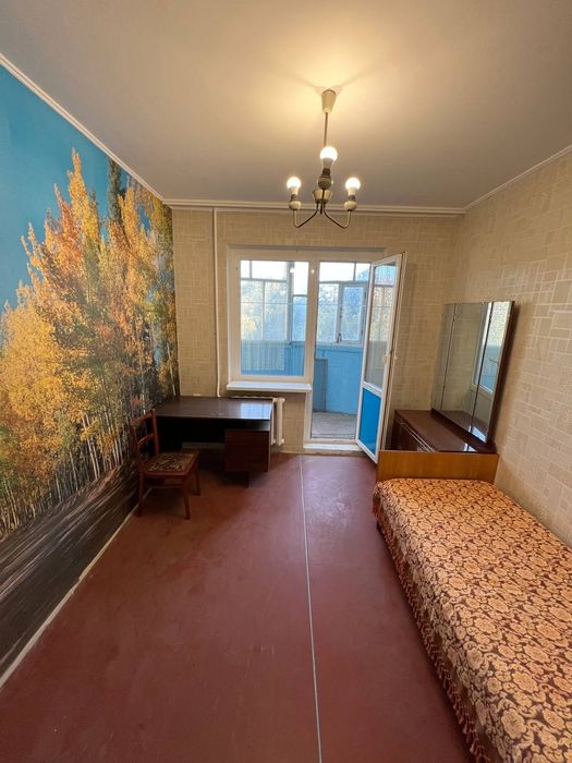 Продаётся 4-комнатная квартира под ремонт, Черноморск.