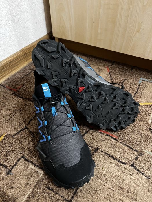 Трекинговые кроссовки Salomon Wattara