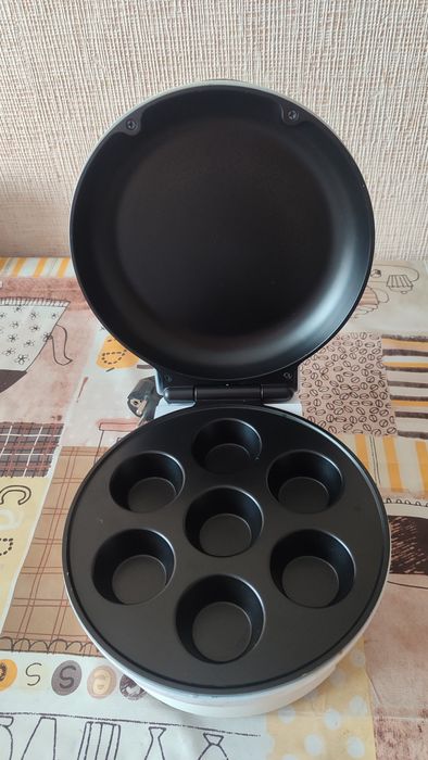 Продам кексницю Muffin Maker