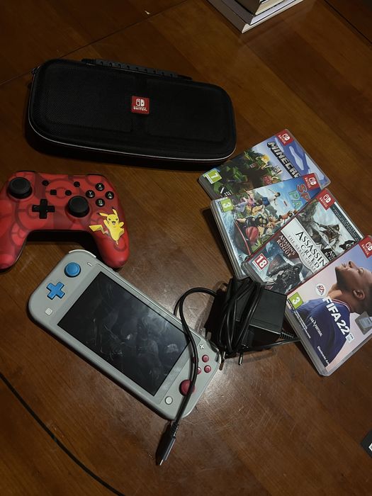 Nintendo Swich Lite+ Bolsa Oficial+5 jogos+ comando wireless pikachu