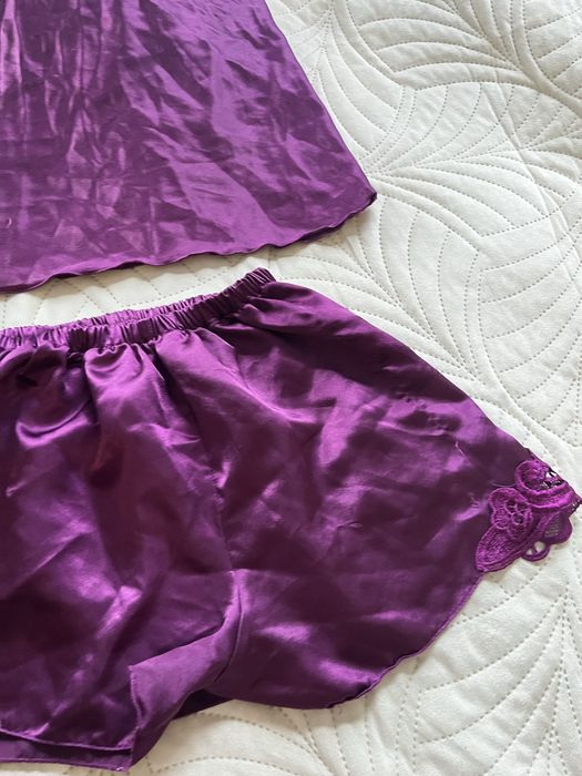 Dwuczęściowy satynowy komplet piżamowy  śliwkowy XL szafa przedp