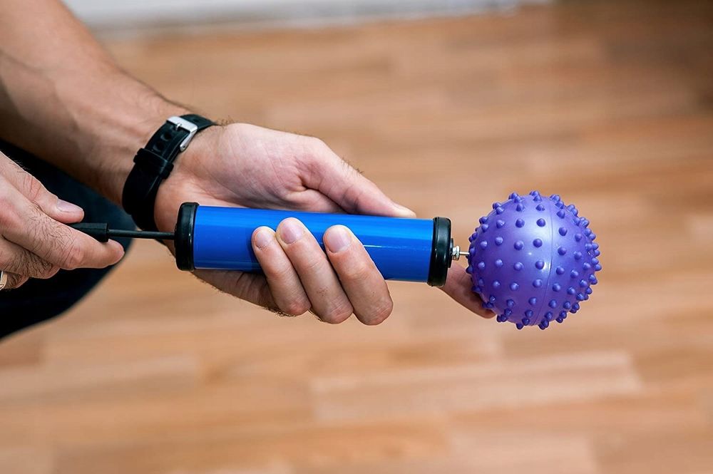 pompka ręczna do piłki 2 końcówki 29cm różne piłki