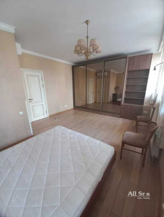 Оренда 5к квартири в Києві, Печерський р-н, Крутий спуск 5 Без комісії