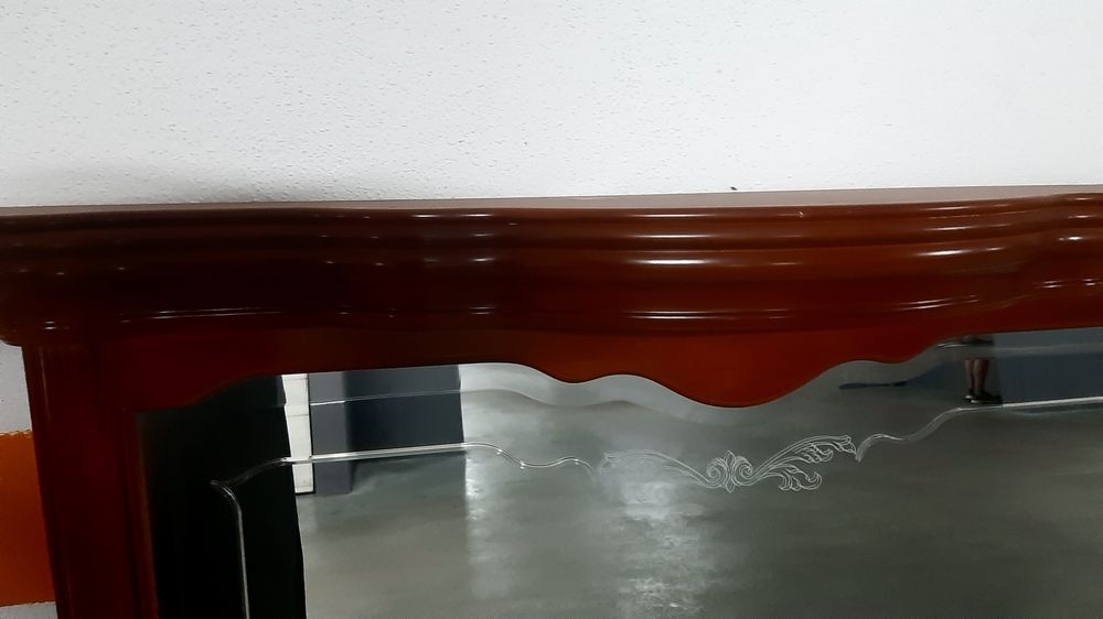 Espelho em muito bom estado com iluminação