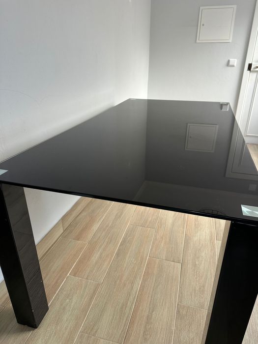 Mesa de jantar em vidro