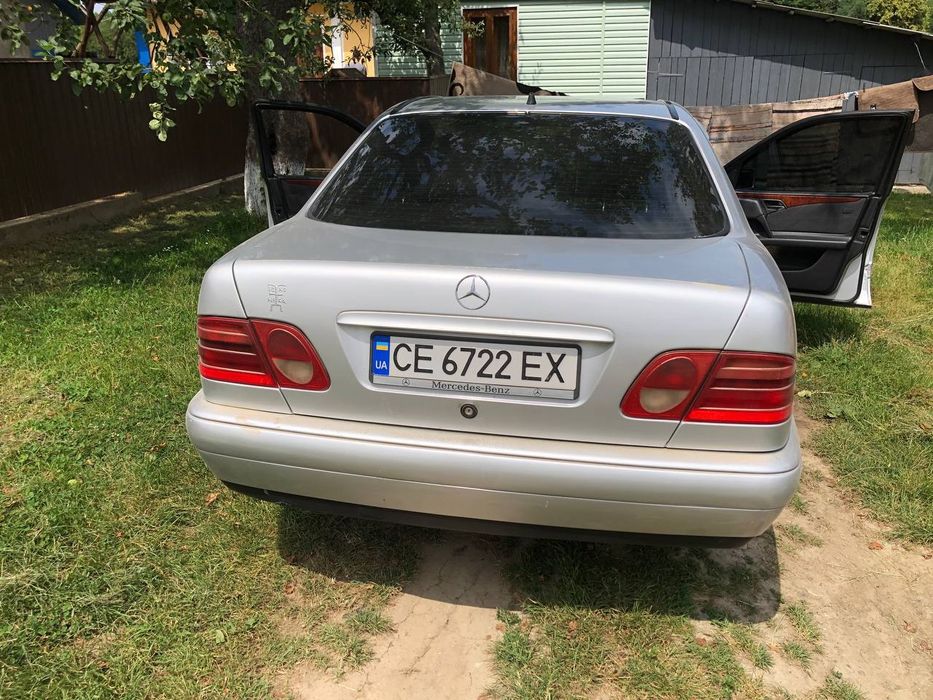 Продам мерседес 210