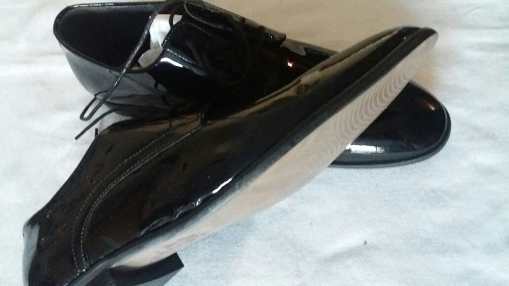 Sapatos em pele homem verniz  tamanho 41 / 44 novos