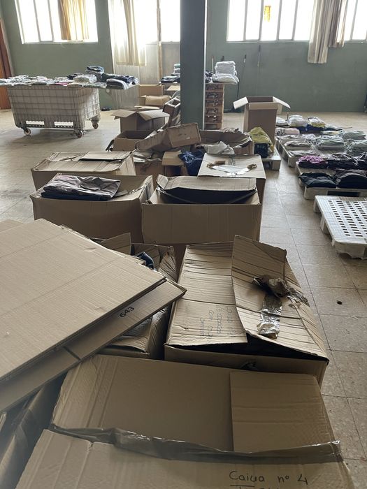Lote de peças de vestuario