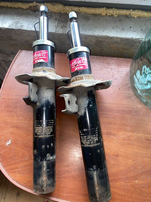 Передні стойки Volkswagen Touran стан ідеальний