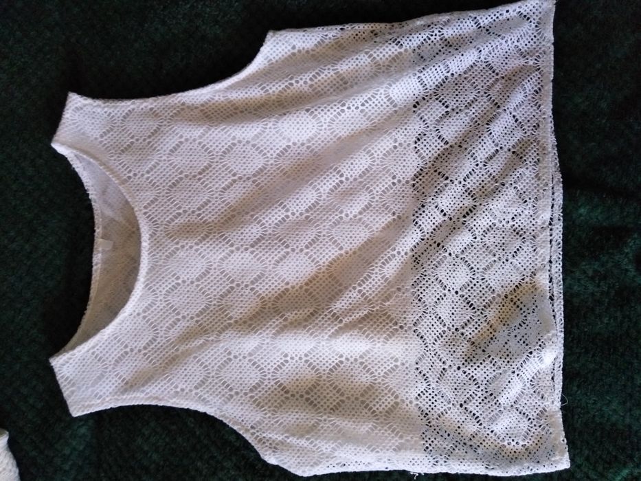 Biała koszulka na ramiączkach