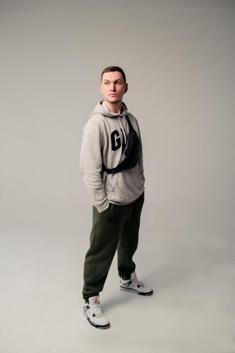 Чоловіча шкіряна сумка бананка через плече кросбоді месенджер чорна з натуральної шкіри Містка, об'ємна та практична на кожен день користування