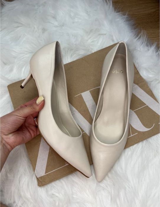 Туфлі Estro 38  Молочного Кольору