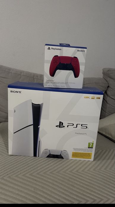 PS5 versão disco + 2 comandos + base de carregamento + caixa
