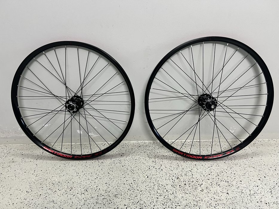 Koła rowerowe 26” DIRT Tanke GŁOŚNE Dartmoor RED Sapim