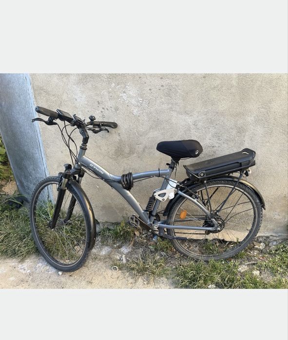 Bicicleta elétrica B Twin em excelente estado. Venda urgente. Apenas interessados, por favor, entrem em contacto.