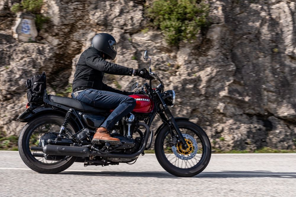 Kawasaki W800 Special Edition 2013 – Original + upgrades + extras reversíveis