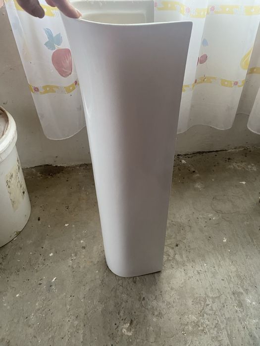 Умивальник з ніжкою