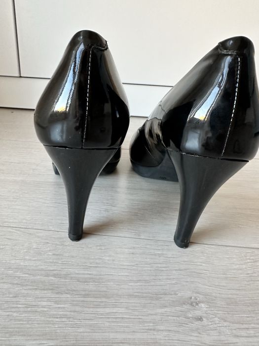 Туфлі лодочки  CAPRICE із натуральної лакованої шкіри