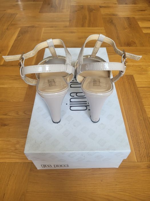 Buty wizytowe sandałki na obcasie