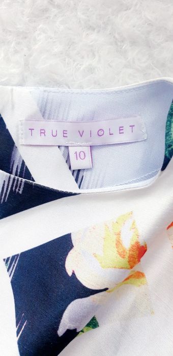 Piekna sukienka True Violet

Roz S,M