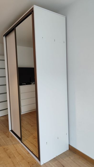 Szafa ubraniowa w dobrym stanie