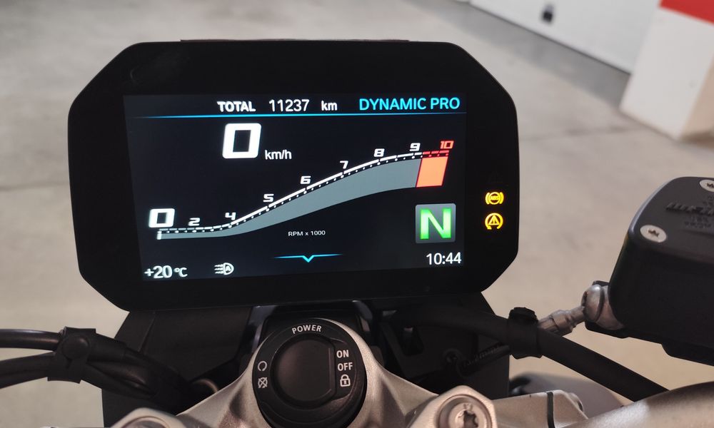 BMW F900R - Dynamic ESA