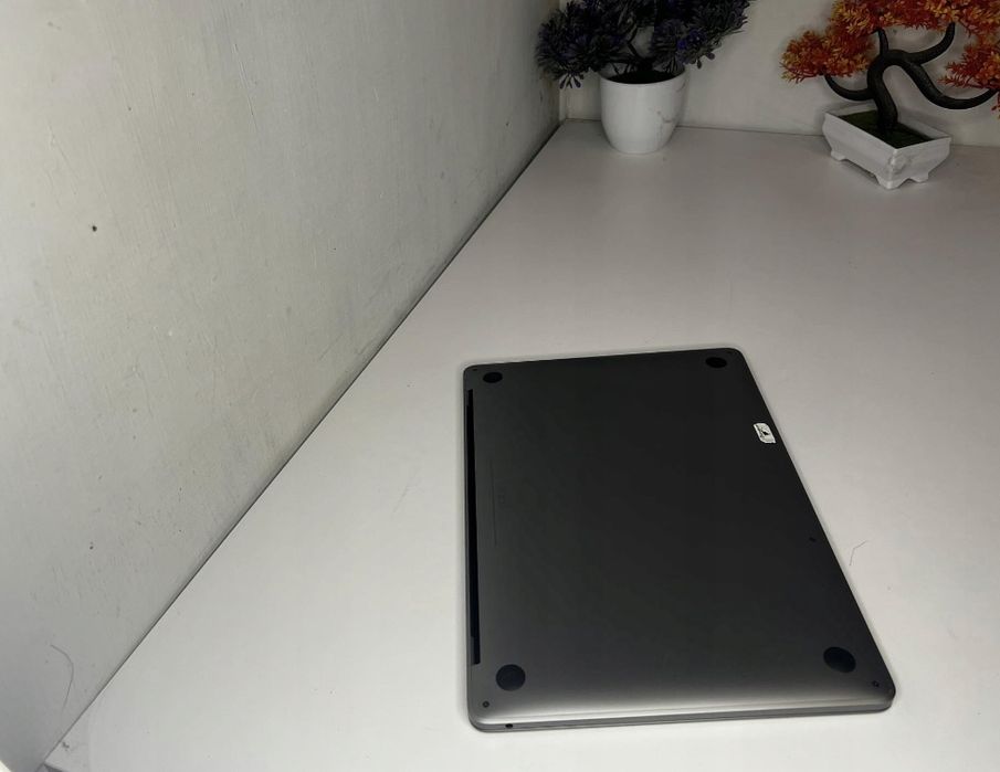 OKAZJA Sprzedam MacBook PRO A2159 [2019]