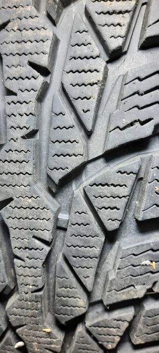 Opony zimowe Nokian 195/65 R15 z felgami