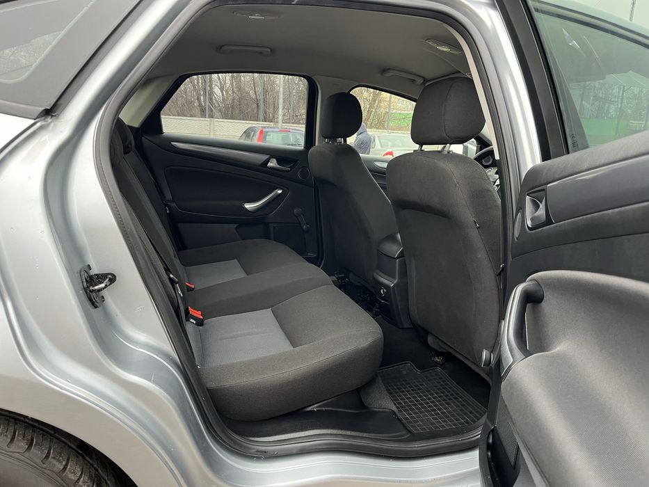 Ford Mondeo 2012 1.6 бензин