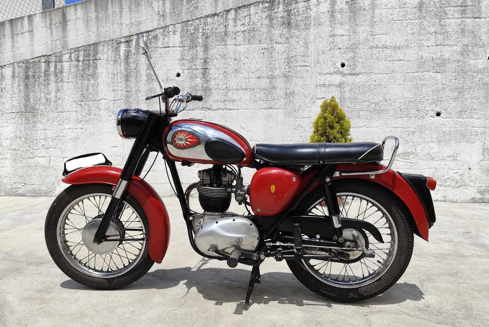 BSA B40 350cc de 1966 – Restaurada – Excelente Estado