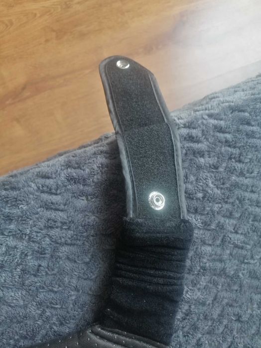 Adapter do pasów w samochodzie