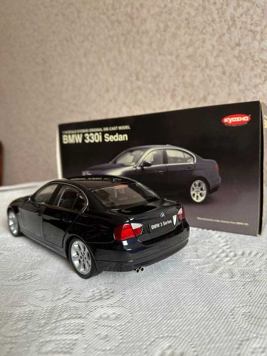 Колекційна модель BMW E90 330i Kyosho 1/18