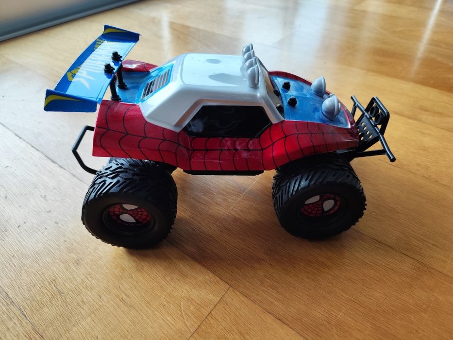 Gipe telecomandado do homem aranha