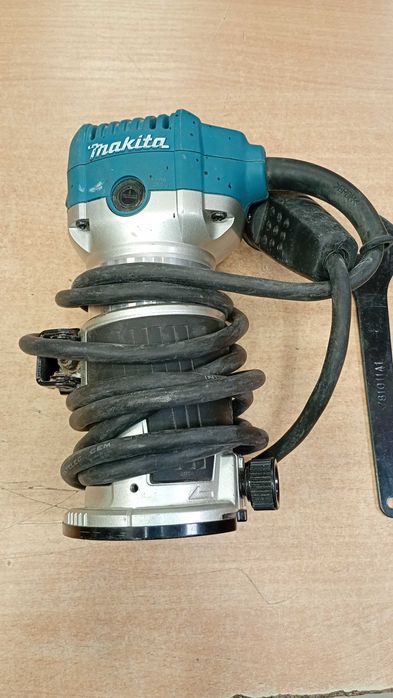 Frezarka Makita  RT0700C-Komis MADEJ Dębica