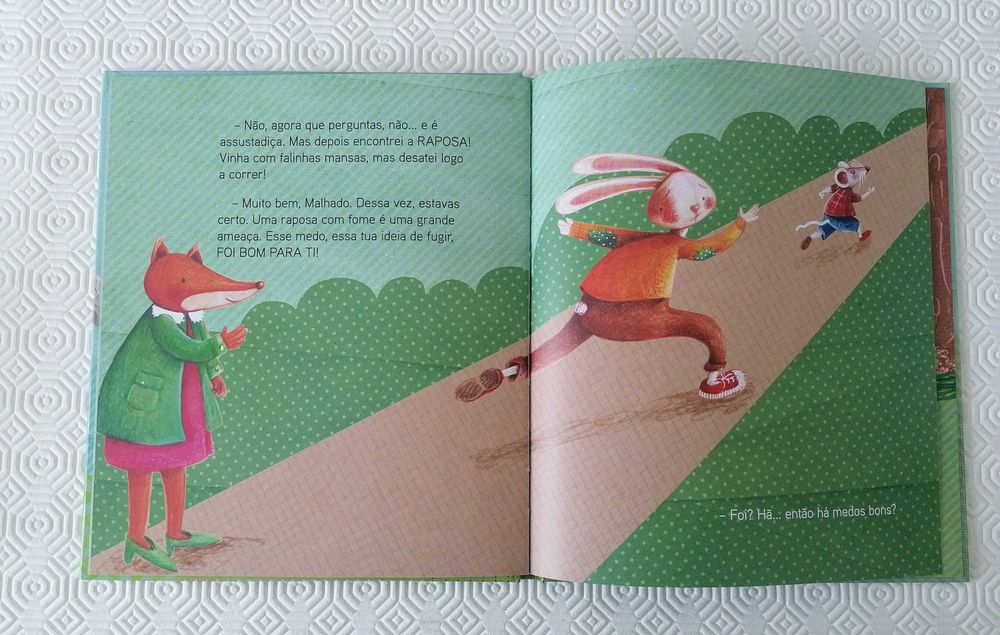 Conjunto de 5 livros de criança